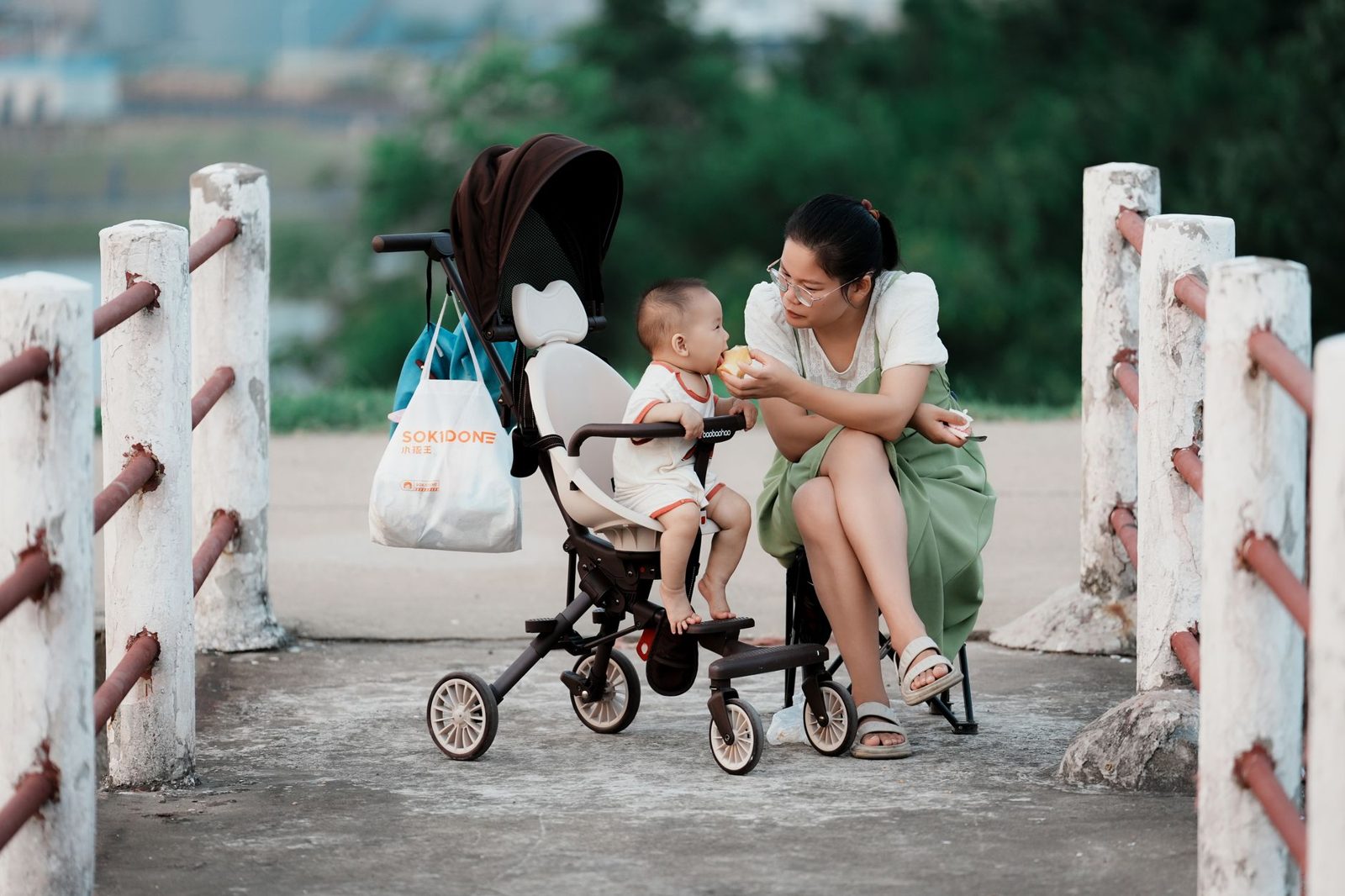 Family with a compact stroller